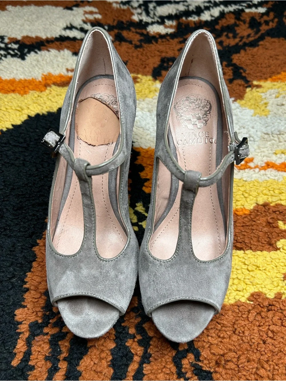 Killer, VINCE CAMUTO, Dicicco t strap wedges!!